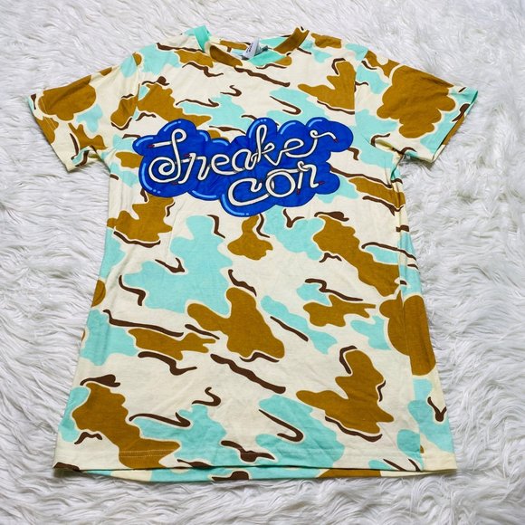 Sneaker Con Official Merch Mens Camo Graphic Logo Short Sleeve TShirt Size Small - Picture 1 of 10